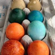 How to dye eggs naturally on 100 Days of #RealFood