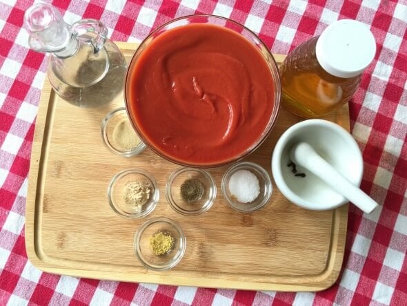 Easy Homemade Ketchup in the Slow Cooker + DIY in the Kitchen on 100 Days of #RealFood