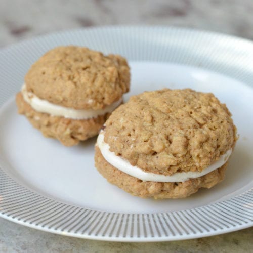 Oatmeal Creme Pies (with a Homemade Marshmallow Fluff Filling)