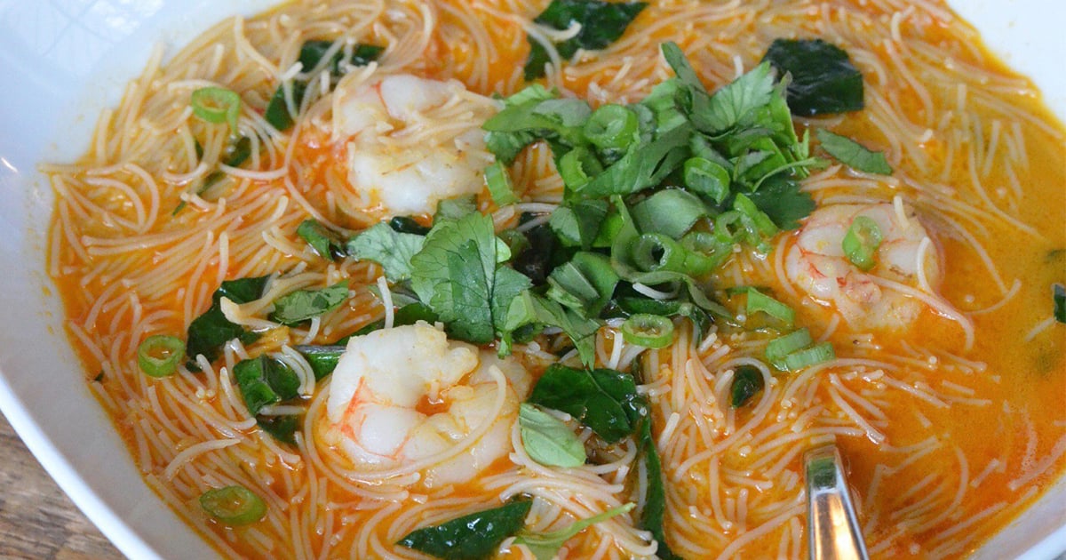 Easy Curry Noodle Soup with Shrimp & Kale (Allergy Friendly!)