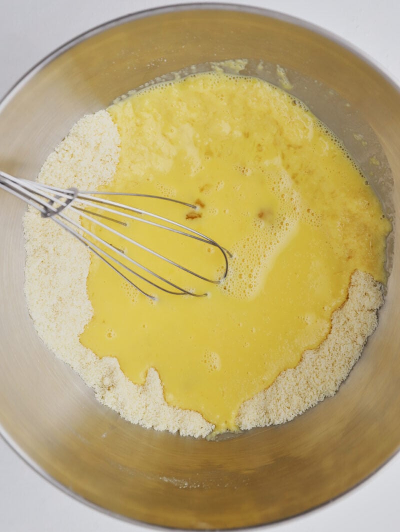 Whisk with eggs and flour.