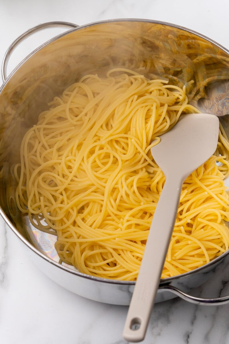 Cooked spaghetti in pan.