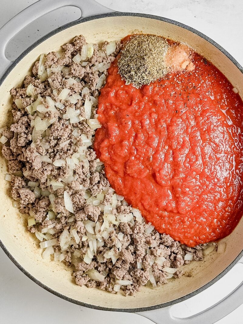 Beef sauce in pan.