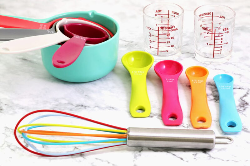 Set of measuring cups.