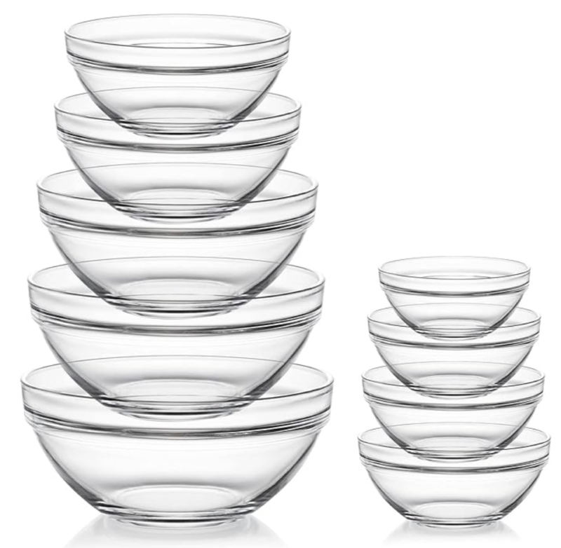 Glass mixing bowl set.